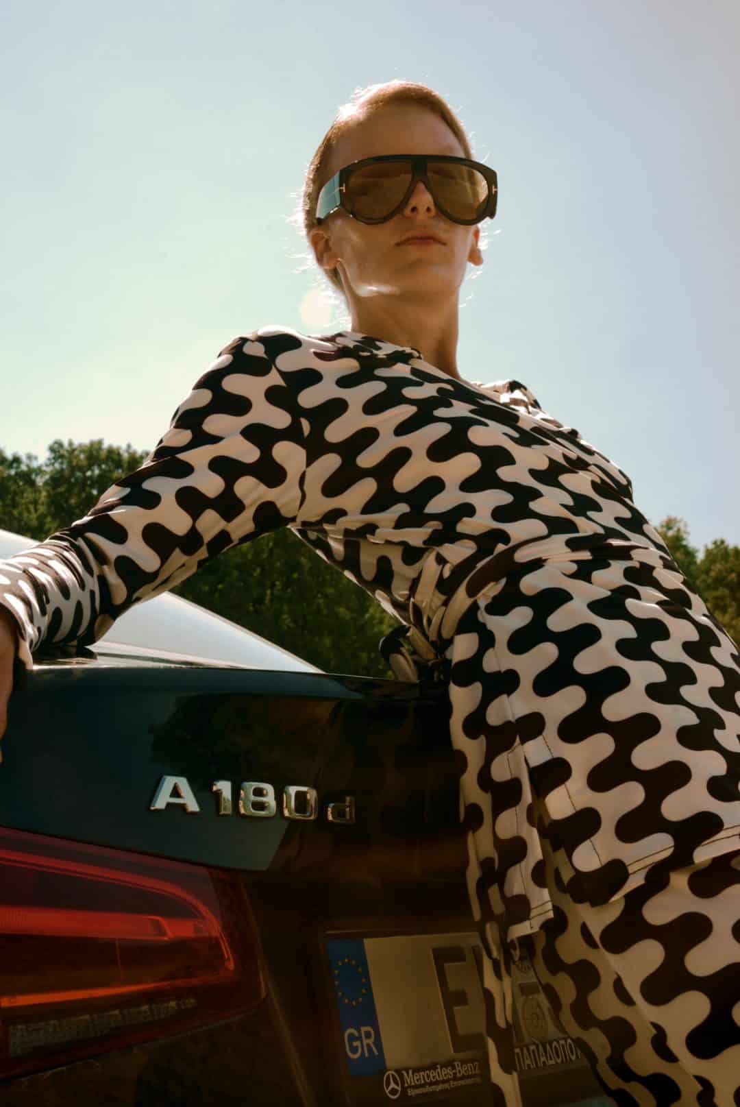 ΚΡΟΥΑΖΕ CURVED STRIPES PRINT .