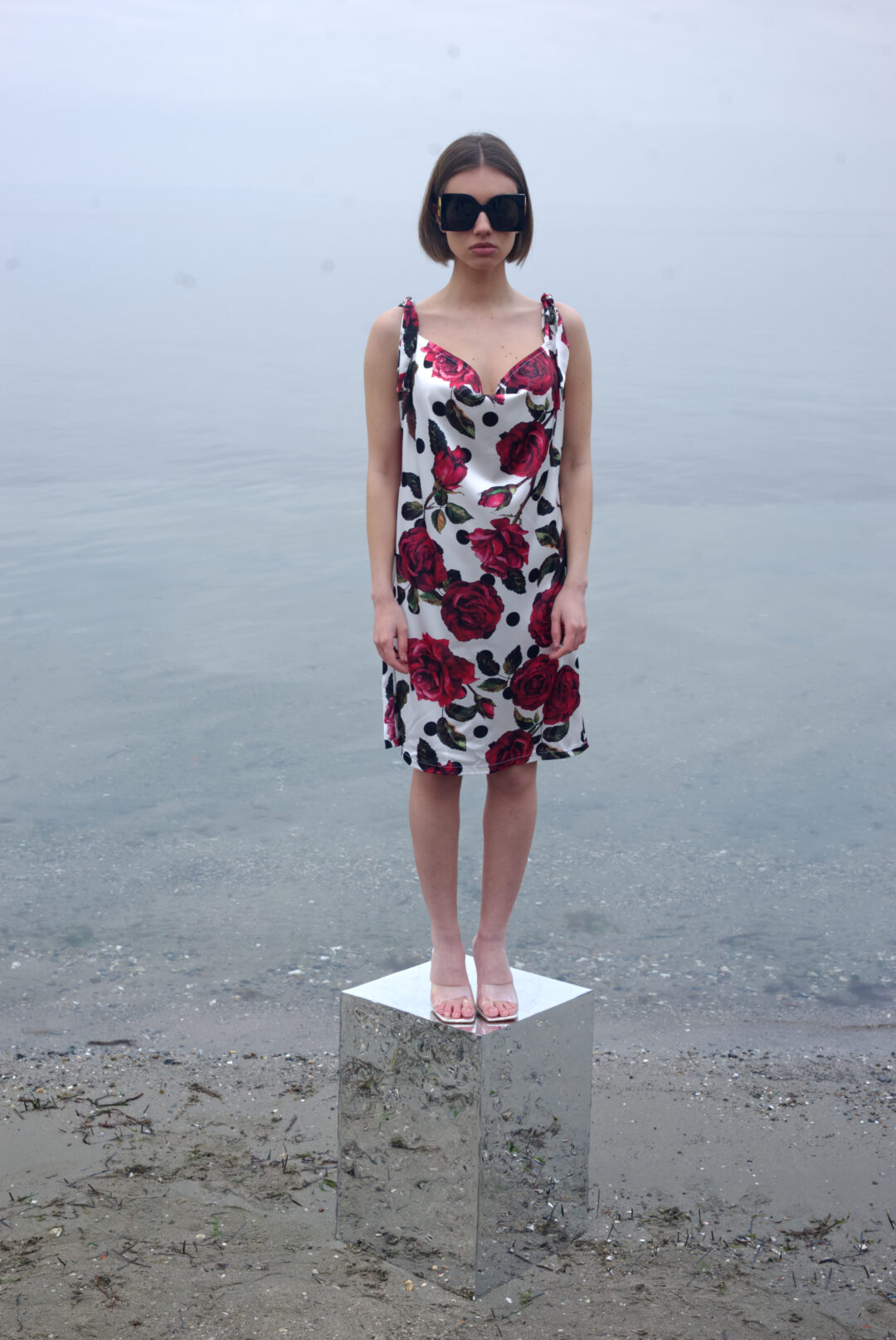 Φόρεμα σατέν print πουά floral .