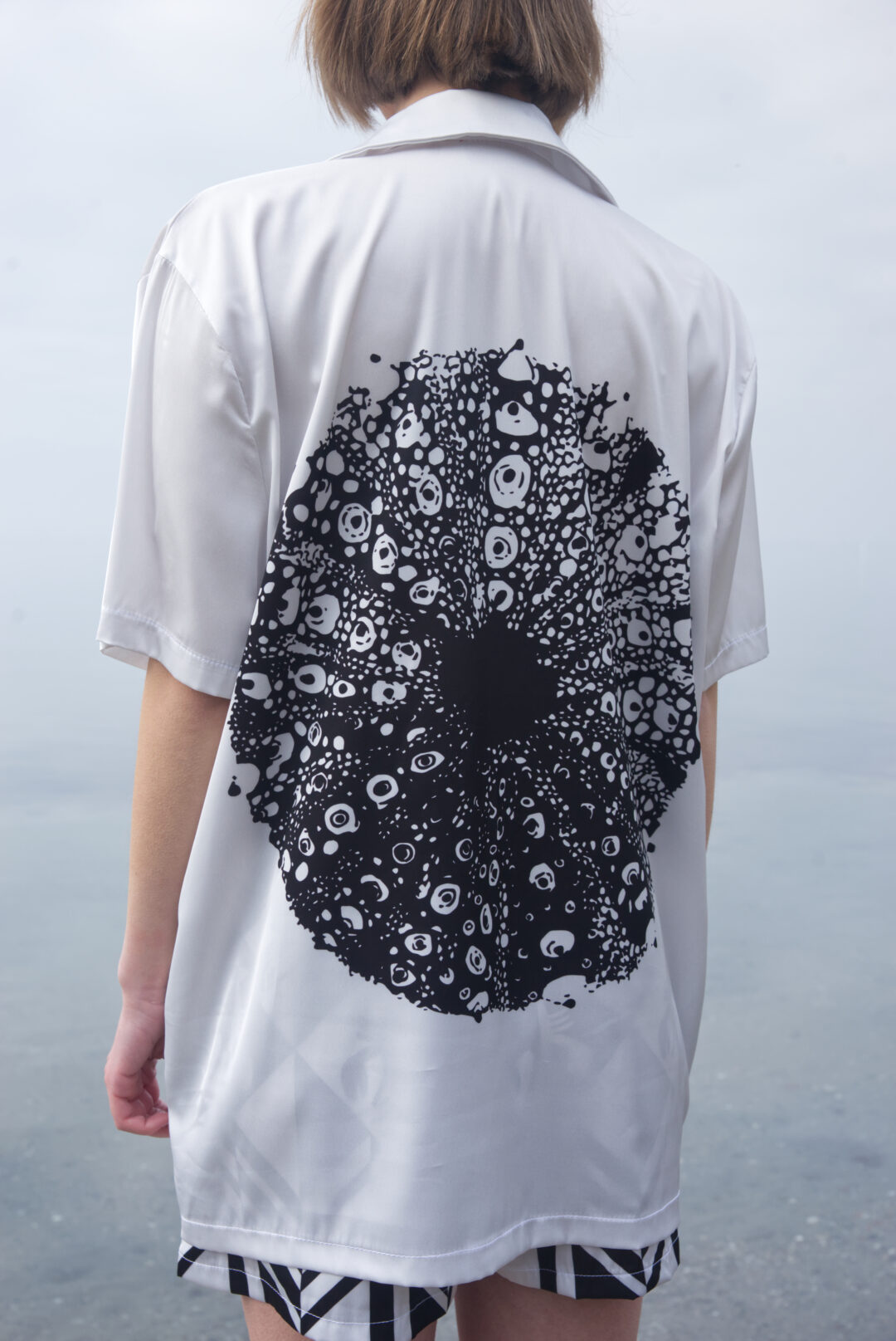 Πουκάμισο σατέν κοντομάνικο print αχινός .