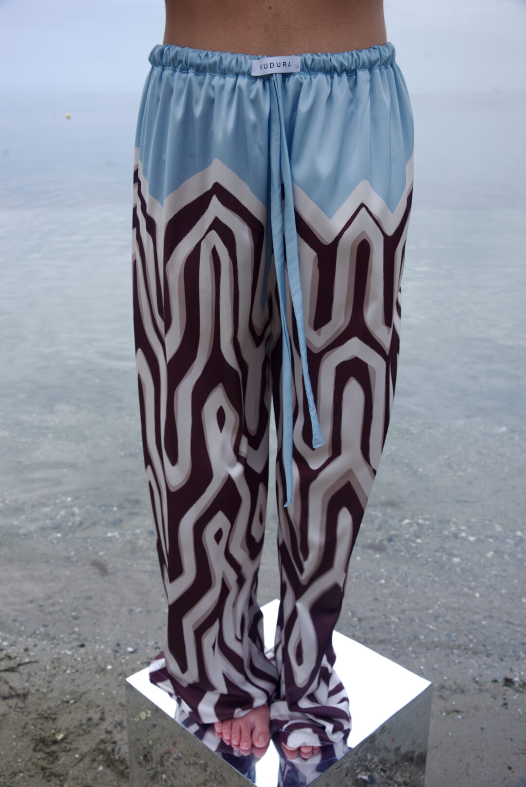 Παντελόνα σατέν print με γεωμετρικά σχέδια brown&light blue .