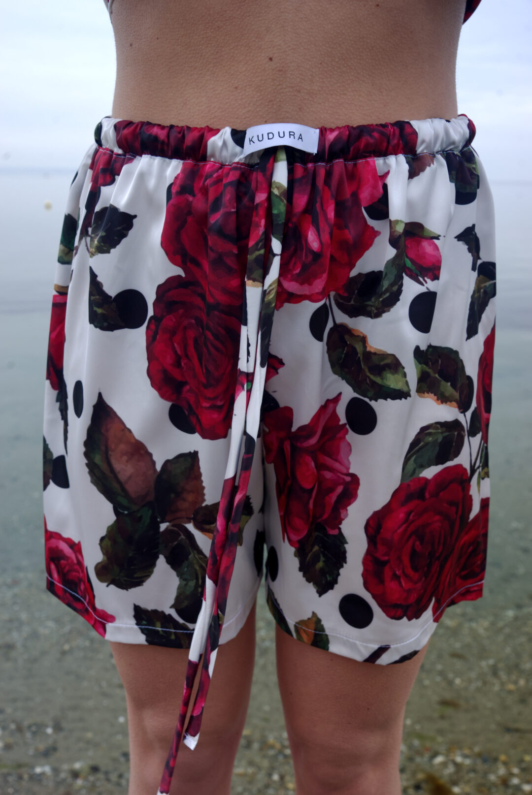 Σορτς σατέν print πουά floral .