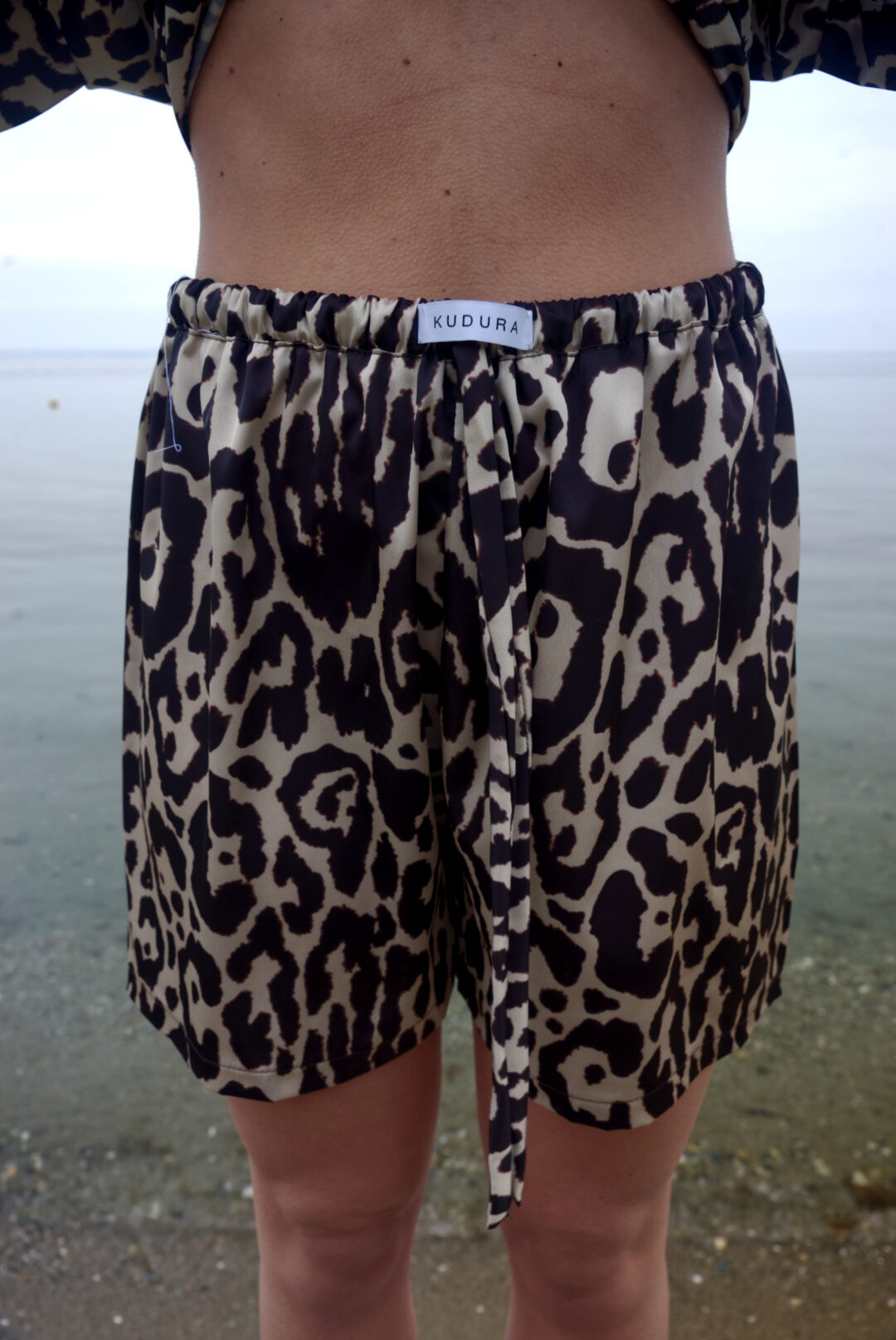 Σόρτς σατέν print leopard .
