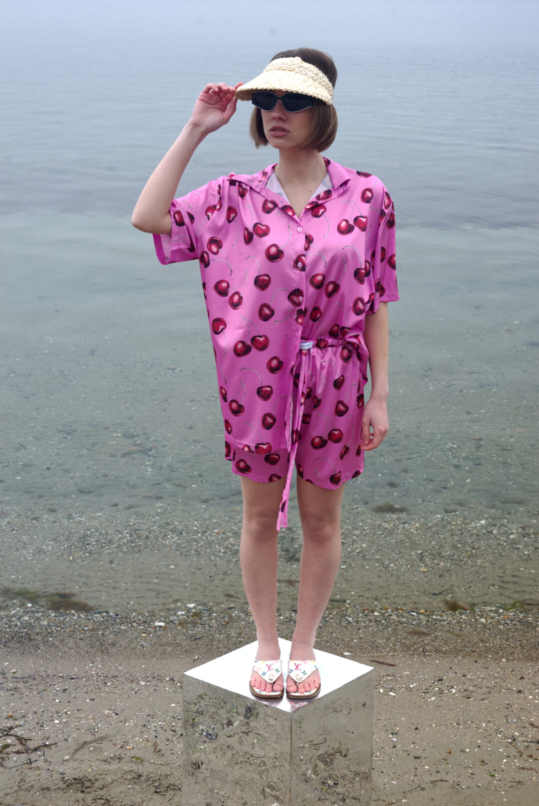 Πουκάμισο σατέν κοντομάνικο print κερασάκια .