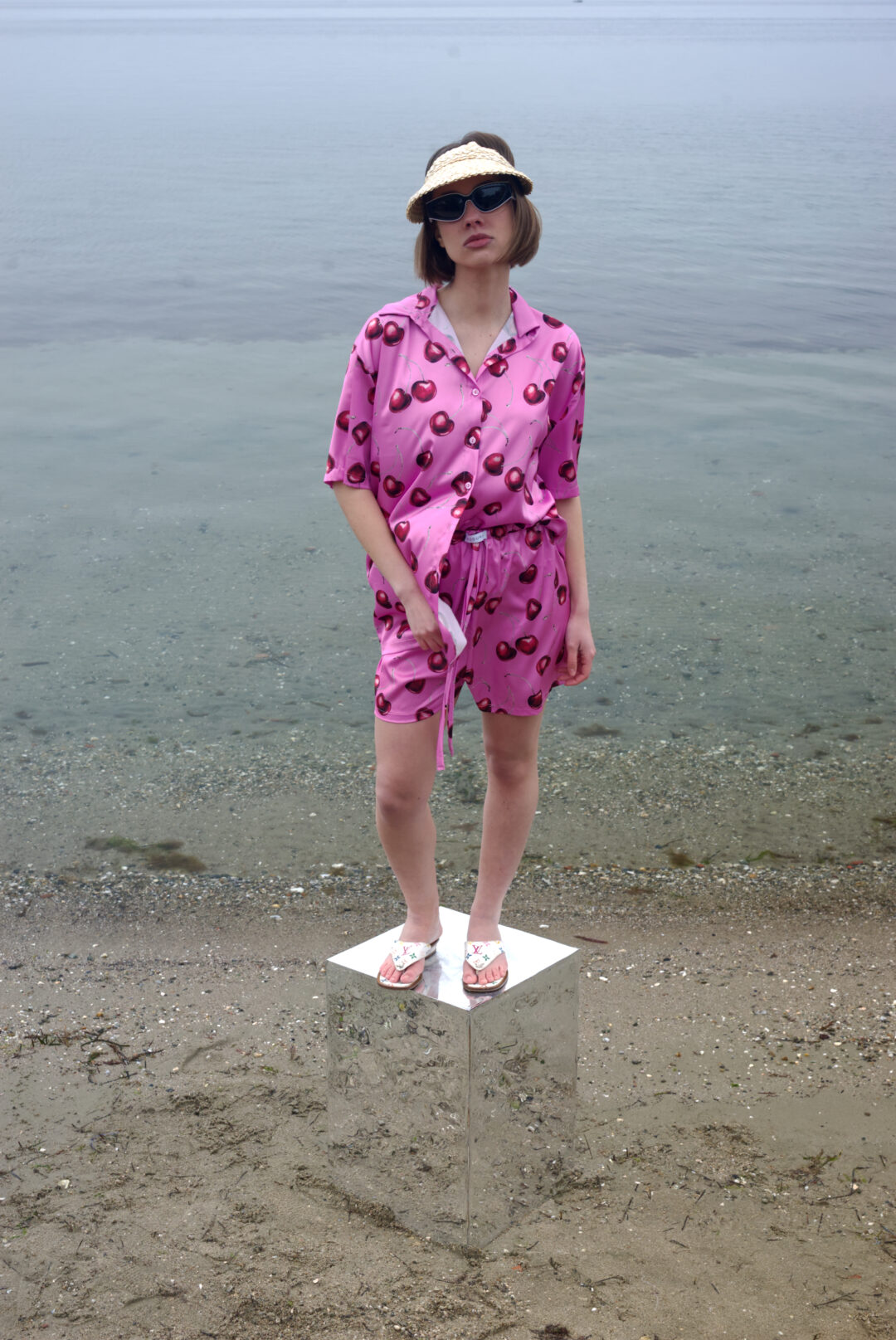 Πουκάμισο σατέν κοντομάνικο print κερασάκια .