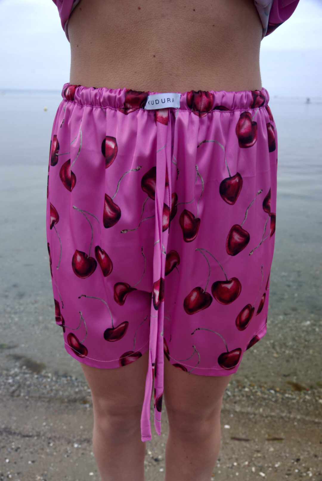Σορτς σατέν print κερασάκια .